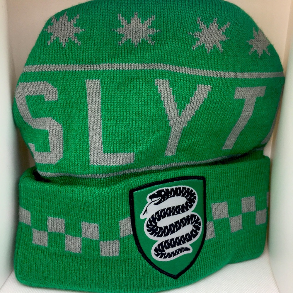Slytherin beanie NWOT- Loot Crate Wizarding World